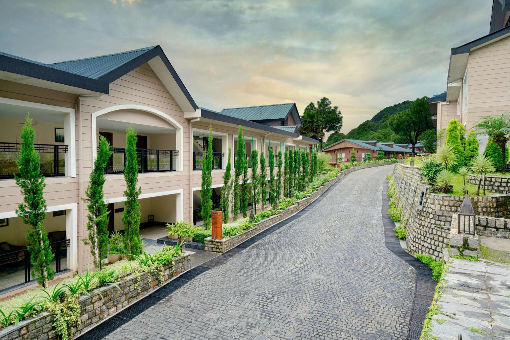 Radisson Blu Resort Dharamshala Esterno foto